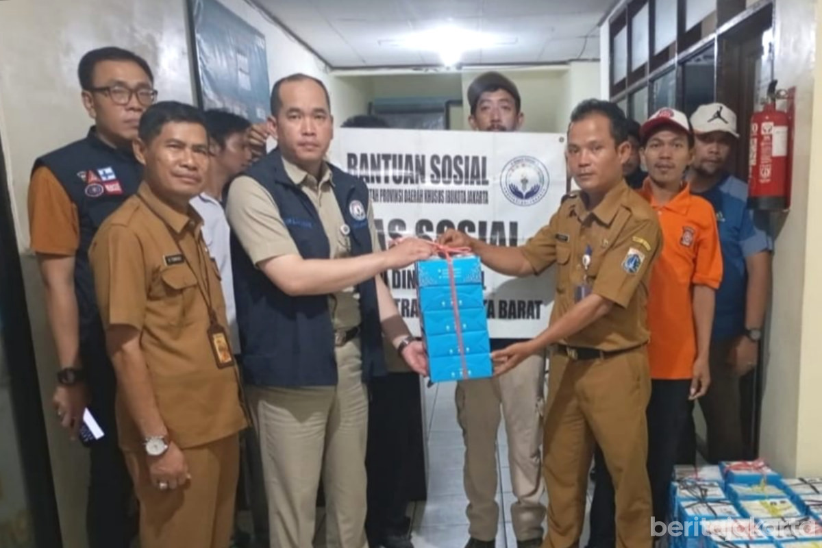 Sudinsos Jakbar Gercep Bantu Penyintas Kebakaran Duri Selatan 