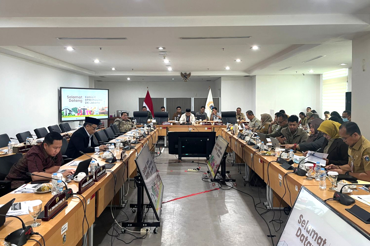 https://multimedia.beritajakarta.id/photo/2014_508c75c8507a2ae5223dfd2faeb98122/Komisi E rapat kerja bersama eksekutif di Gedung DPRD DKI Jakarta