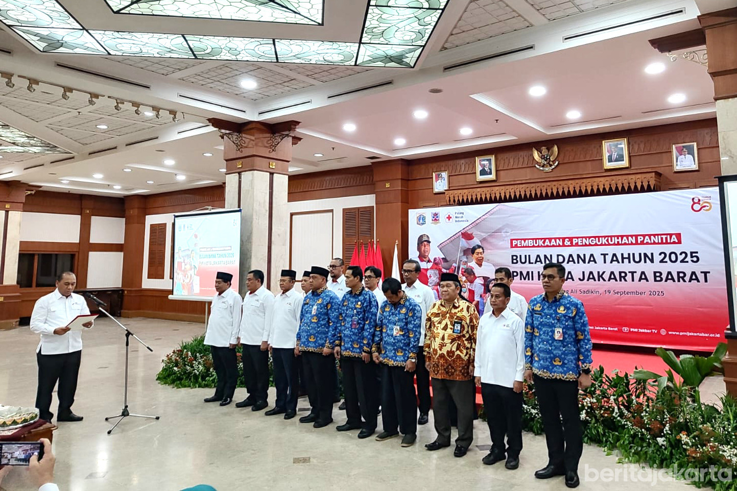 Uus Kuswanto mengukuhkan Panitia Bulan Dana PMI Jakarta Barat