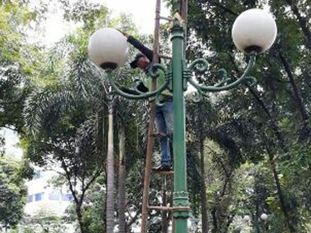  Lampu Taman Bakrie di Rasuna Said Diperbaiki 