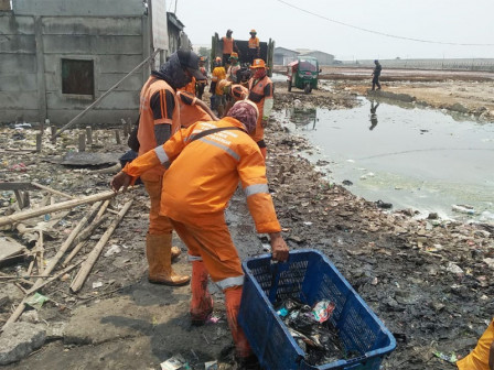 Pembersihan Sampah di Kampung Bengek Ditarget Rampung Sepekan