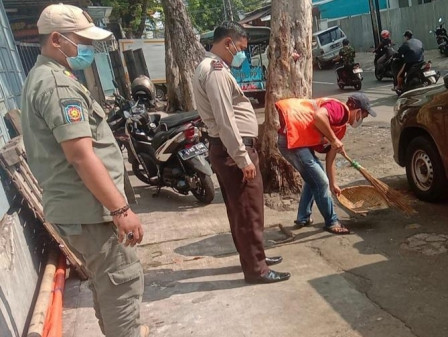 Satpol PP Kemayoran Sanksi 15 Pelanggar Tibmask  Beritajakarta.id