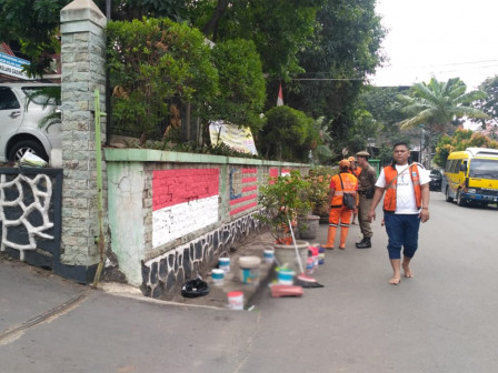        Kantor Kelurahan Kelapa Gading Timur Dihiasi Bendera 45 Negara