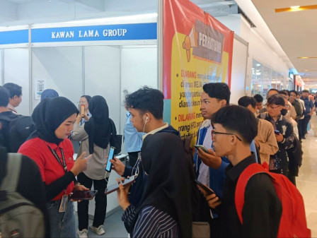 Hari Pertama Job Fair di Gajah Mada Plaza Diikuti 879 Pencari Kerja