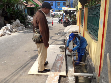  Progres Pengerjaan Pengerukan Saluran Jalan Kali Pasir Capai 50 Persen