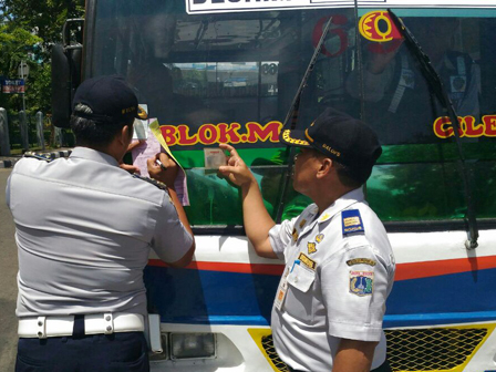 26 Angkutan Umum Tidak Sesuai Tarif di Terminal Blok M Ditertibkan