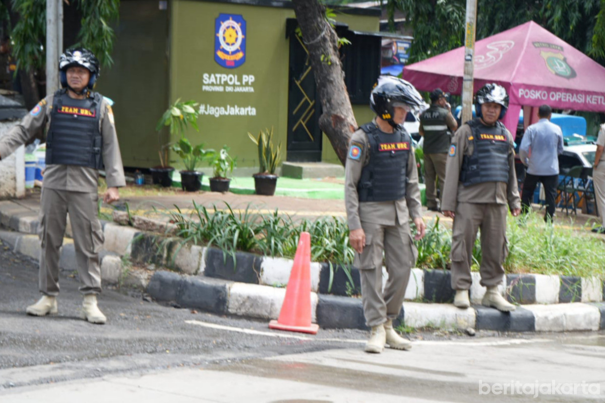 292 Personel Satpol PP Jaksel Amankan Perayaan Tahun Baru 