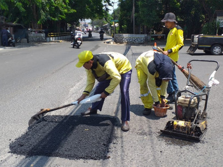  Lima Titik Jalan Rusak di Daan Mogot KM 11 Diperbaiki