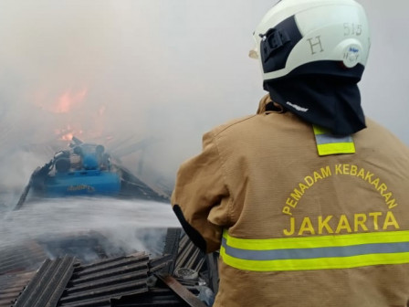 10 Mobil Pemadam Atasi Kebakaran di Klender