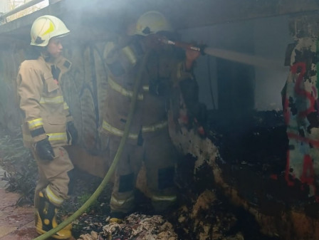 Kebakaran Eks Stasiun Buaran Lama Berhasil Dipadamkan Petugas