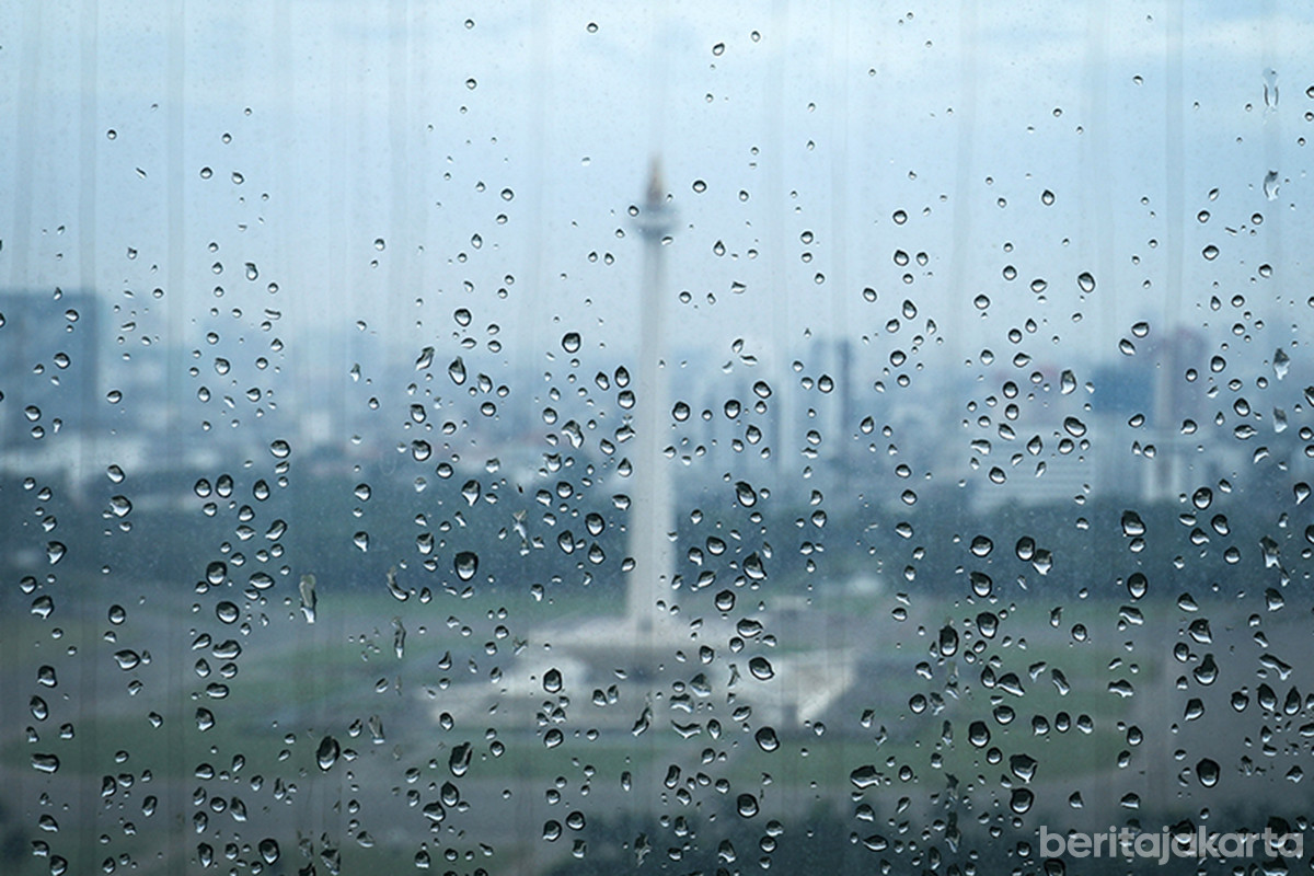 Hujan lebat dan merata diprediksi guyur Jakarta hari ini, Jumat (23/1)