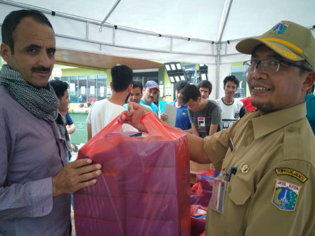  Sudin Sosial Jaktim Berikan 1.300 Nasi untuk Pencari Suaka	