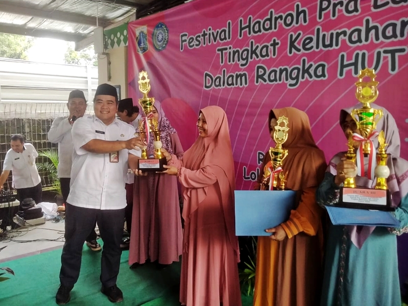 Puluhan Lansia Ikuti Lomba Hadroh di RPTRA Susukan Ceria