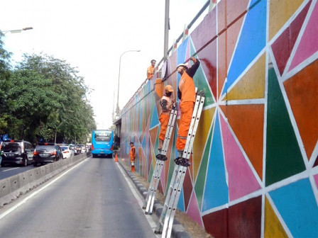  Dinding Fly Over Tol Jakarta Merak di Mural Geometris 