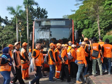  Wali Kota Jaktim Lepas Ribuan PPSU untuk Berwisata ke Dufan	