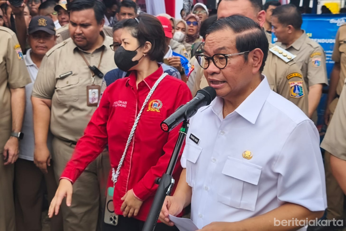 Pramono Anung memberikan keterangan pers setelah peresmian Kampung Tanah Harapan