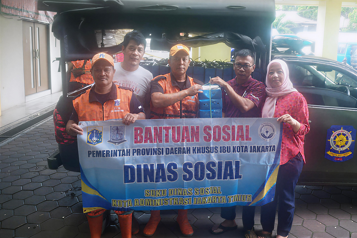 Sudinsos Jaktim berikan bantuan ke penyintas genangan