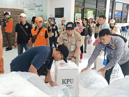KPU Distribusikan Logistik untuk 396 TPS se-Kecamatan Johar Baru