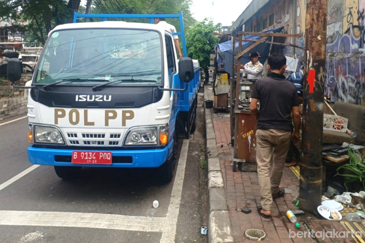 Pedagang Yang Mengokupasi Trotoar di Kelurahan Grogol Sudah Ditertibkan