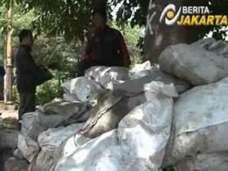  400 Karung Pasir Disiagakan Cegah Genangan di Kapuk Muara