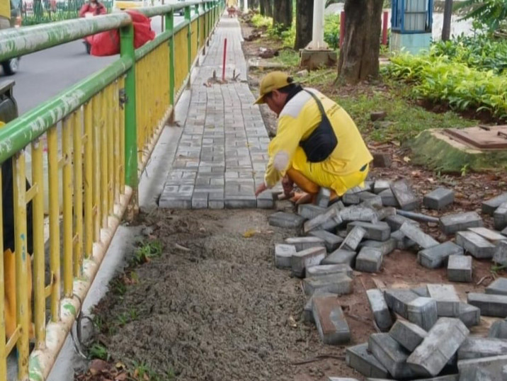 Perbaikan Trotoar di Jalan TB Simatupang Cilandak Barat Rampung 