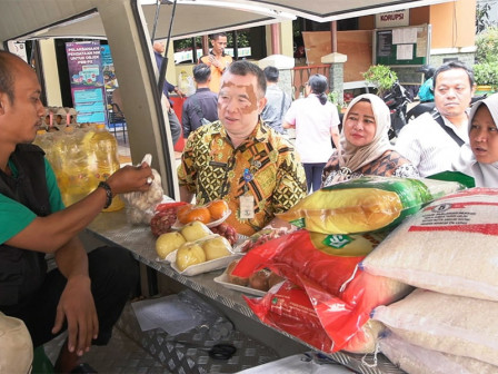 Pasar Murah di Kelurahan Kramat Pela Disambut Antusias Warga