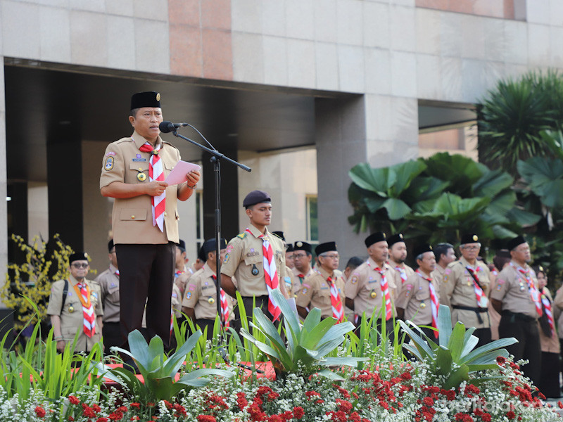 Wakil Wali Kota Jakarta Selatan, Ali Murthadho memberikan sambutan saat Upacara Hari Pramuka ke-64