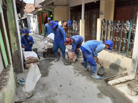 Satpel SDA Menteng Normalisasi Saluran di Jalan Matraman Dalam III