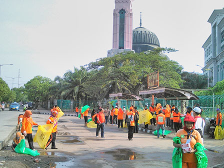 20 Karung Sampah Diangkut Dari GPS di Jalan Kramat Jaya, Jakut