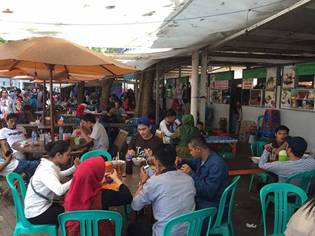  Libur Lebaran, Omzet Pedagang Lenggang Jakarta di Monas Meningkat 