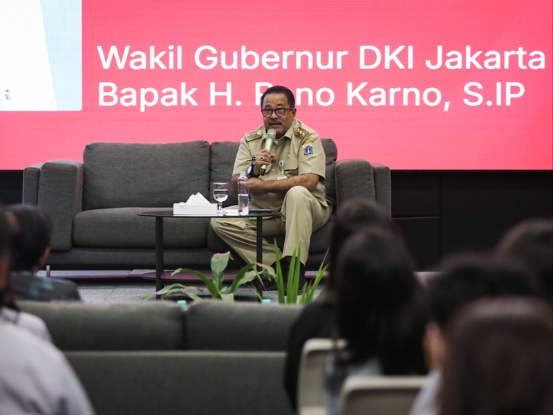 Rano Paparkan Misi Jakarta Kota Global ke Pelajar High Scoope Indonesia