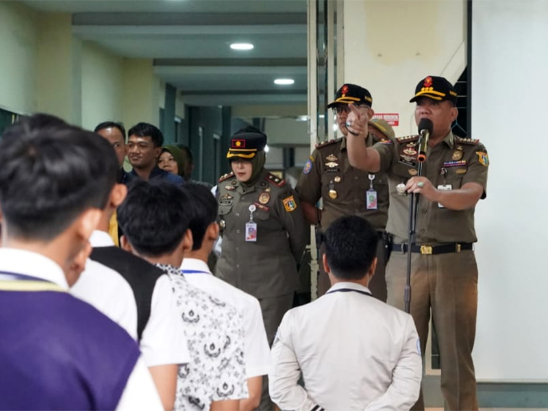  Satpol PP Goes To School Sambangi SMK Jakarta Pusat 1