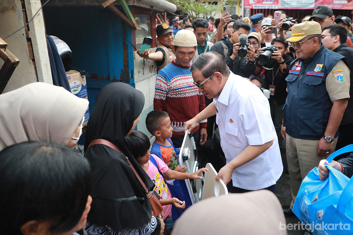 Pramono tinjau lokasi Kebakaran di Kelurahan Tangki