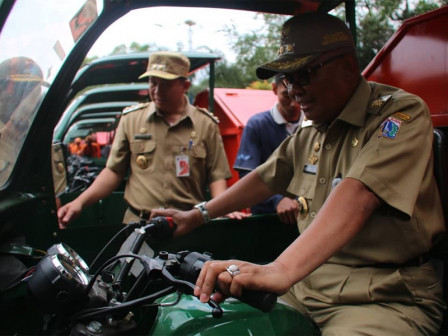 Pemkot Jakut Distribusikan 100 Germor Sampah ke 31 Kelurahan