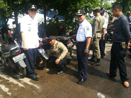        66 Kendaraan Roda Empat dan Dua Terjaring razia di Cengkareng