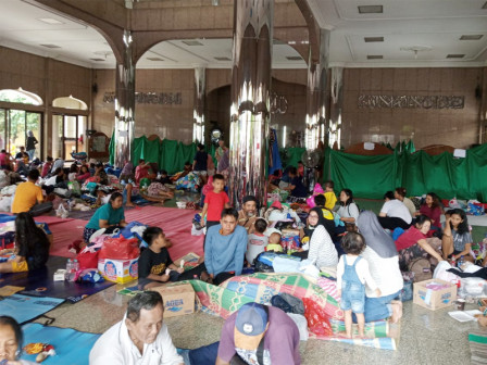 Warga RW 01-04 Kelurahan Cipinang Melayu Masih Bertahan di Pengungsian