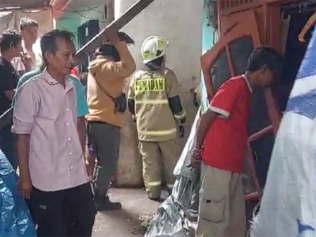  Personel Sudin Gulkarmat Jakpus Evakuasi Penyintas Ledakan Tabung Gas di Karet Tengsin
