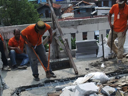 Bangunan Rumah Tinggal Tanpa IMB di Jl Matraman I Ditertibkan