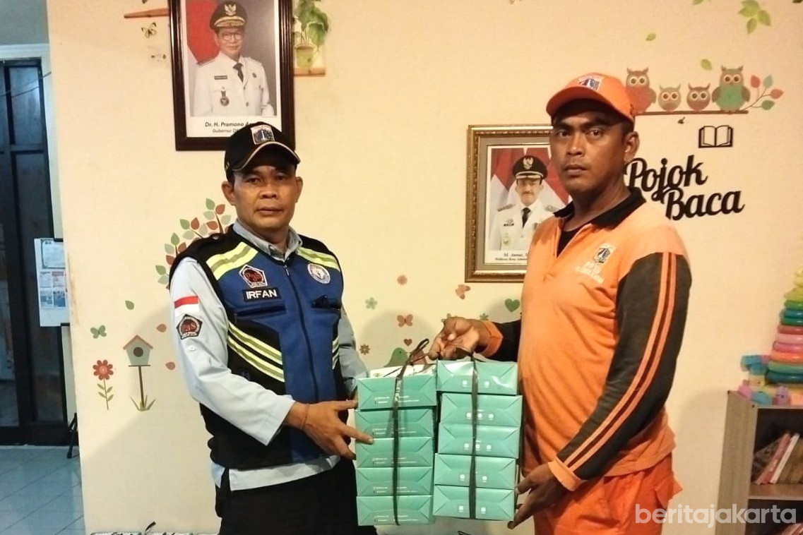 Sudinsos Jaksel Gercep Bantu Penyintas Genangan di Sejumlah Wilayah