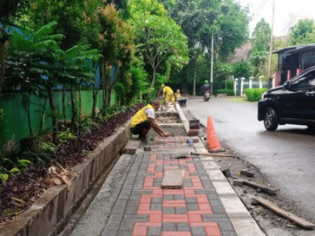 Trotoar Sepanjang Delapan Meter di Jalan Duren Tiga Raya Diperbaiki 