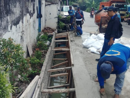 Perbaikan Turap Saluran Jl Bidara Raya Pejagalan Capai 60 Persen