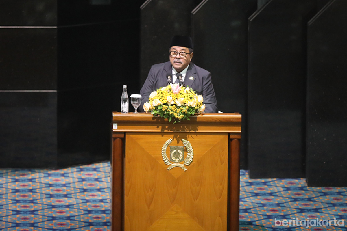  Rano Sampaikan Jawaban Gubernur Terhadap Raperda Kecamatan dan Kelurahan