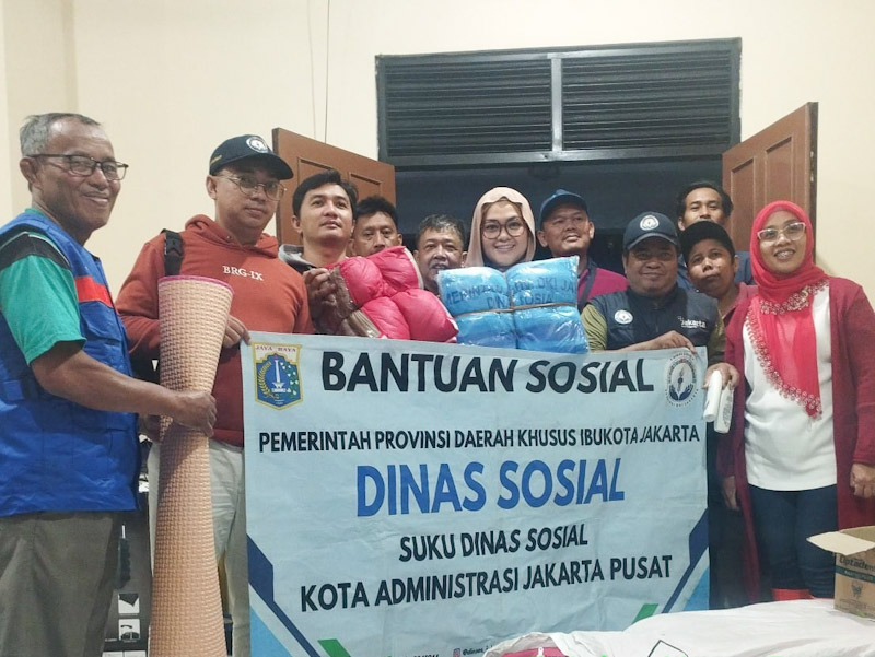 Pemprov DKI Salurkan Bantuan Logistik dan Beri Layanan Psikososial bagi Warga Terdampak Banjir