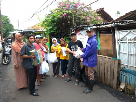 240 Makanan Siap Saji di Distribusikan Kelas Warga Yang Terdampak