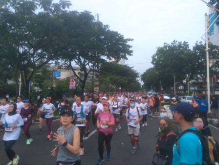 "Are You Ready Guys!!" Sandiaga Uno Melepas Jakarta Marathon 2022 