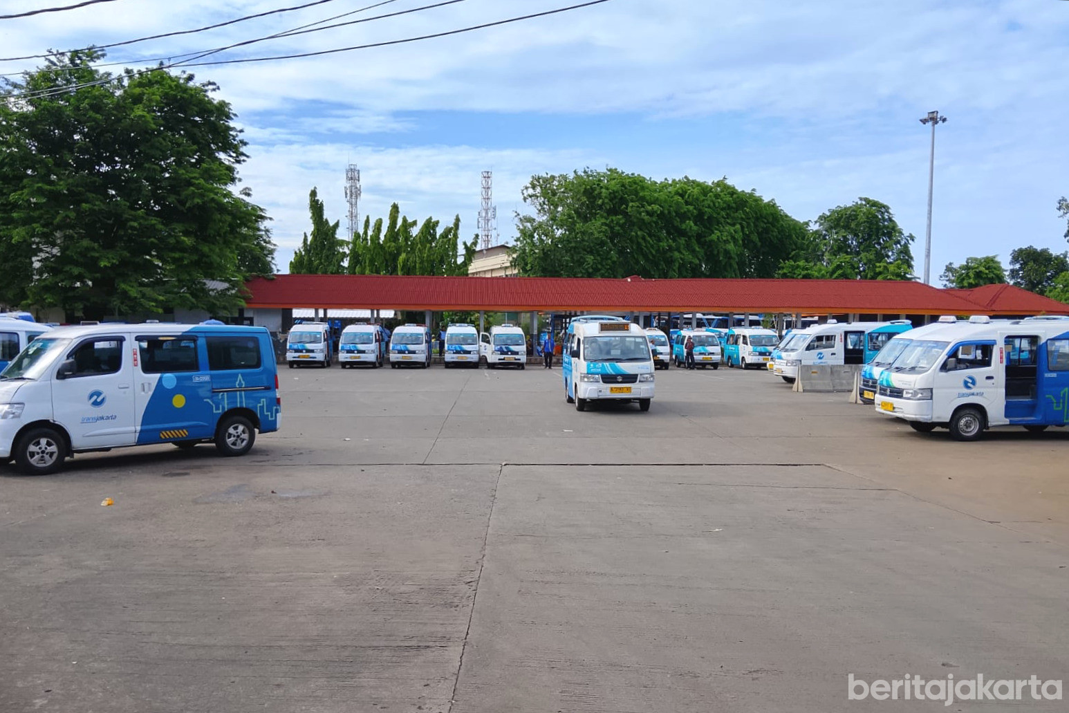 Terminal Pulo Gadung Kini Lebih Tertata Apik 