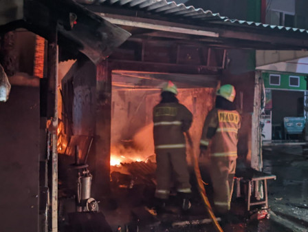 Kebakaran Dua Lokasi di Cipayung Berhasil Dipadamkan Petugas