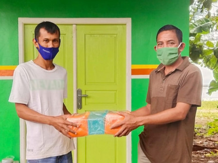  Nasabah Bank Sampah Pulau Sebira Mendapatkan Penghargaan 