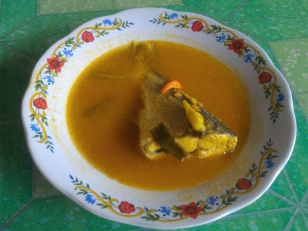  Warung Betawi Mpo Nur Sediakan Kuliner khas Betawi Bandeng Goreng Asem