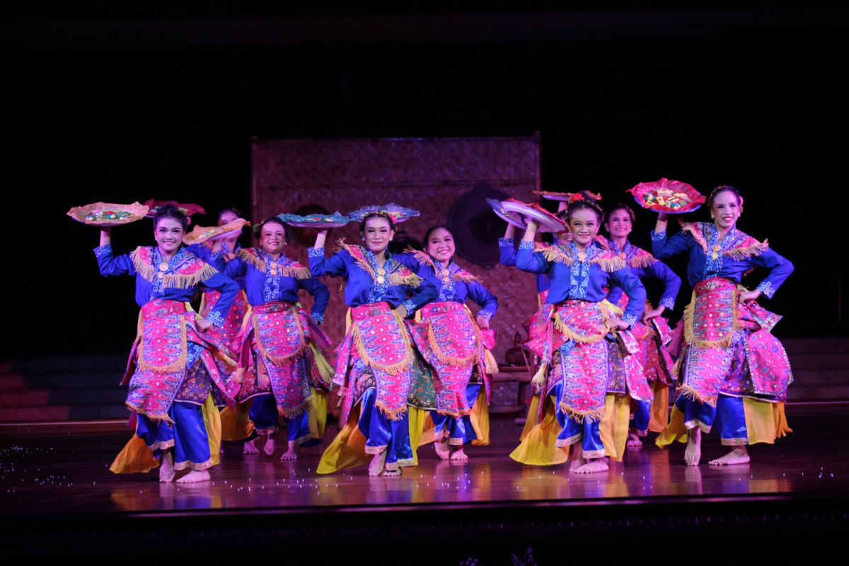 Anjungan DKI Jakarta menampilkan Pesona Budaya Betawi dalam Parade Tari Nusantara di TMII